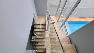 CASA DE ESQUINA COM PISCINA À VENDA NO VILLAGE MOUTONNÉE EM SALTO | 3 SUÍTES | CLOSET | HIDROMASSAGEM | ESPAÇO GOURMET