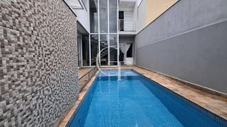 CASA DE ESQUINA COM PISCINA À VENDA NO VILLAGE MOUTONNÉE EM SALTO | 3 SUÍTES | CLOSET | HIDROMASSAGEM | ESPAÇO GOURMET