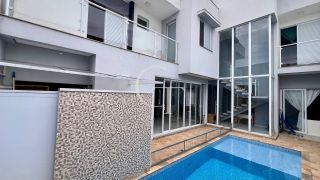 CASA DE ESQUINA COM PISCINA À VENDA NO VILLAGE MOUTONNÉE EM SALTO | 3 SUÍTES | CLOSET | HIDROMASSAGEM | ESPAÇO GOURMET