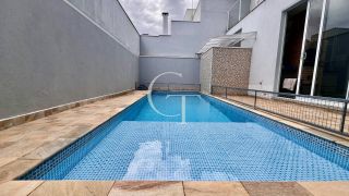 CASA DE ESQUINA COM PISCINA À VENDA NO VILLAGE MOUTONNÉE EM SALTO | 3 SUÍTES | CLOSET | HIDROMASSAGEM | ESPAÇO GOURMET