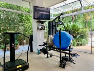 Casa à venda no Condomínio Plaza Athénée com suíte master no térreo, piscina com spa, academia e área gourmet completa | Alto padrão em Itu