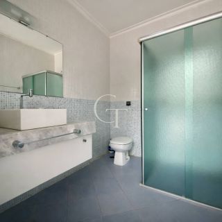 Casa à venda no Condomínio Plaza Athénée com suíte master no térreo, piscina com spa, academia e área gourmet completa | Alto padrão em Itu