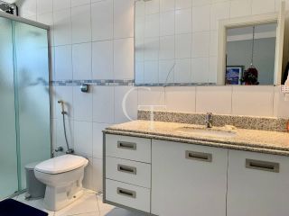 Casa à venda no Condomínio Plaza Athénée com suíte master no térreo, piscina com spa, academia e área gourmet completa | Alto padrão em Itu