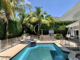 Casa à venda no Condomínio Plaza Athénée com suíte master no térreo, piscina com spa, academia e área gourmet completa | Alto padrão em Itu