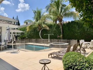 Casa à venda no Condomínio Plaza Athénée com suíte master no térreo, piscina com spa, academia e área gourmet completa | Alto padrão em Itu