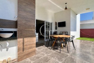 Casa térrea à venda no Condomínio Una em Itu | 3 suítes | casa de esquina | quintal amplo | área gourmet