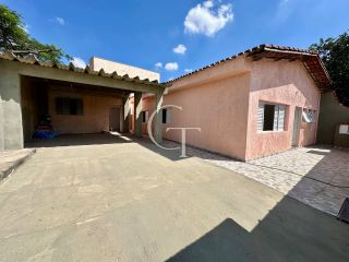 Casa com localização incrível,  potencial tanto para moradia quanto para uso comercial