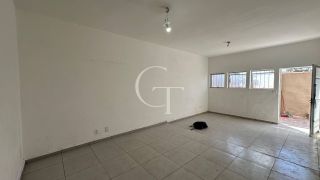 Casa com localização incrível,  potencial tanto para moradia quanto para uso comercial