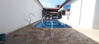 Casa a venda no bairro Jardim Faculdade com Piscina  aceita permuta