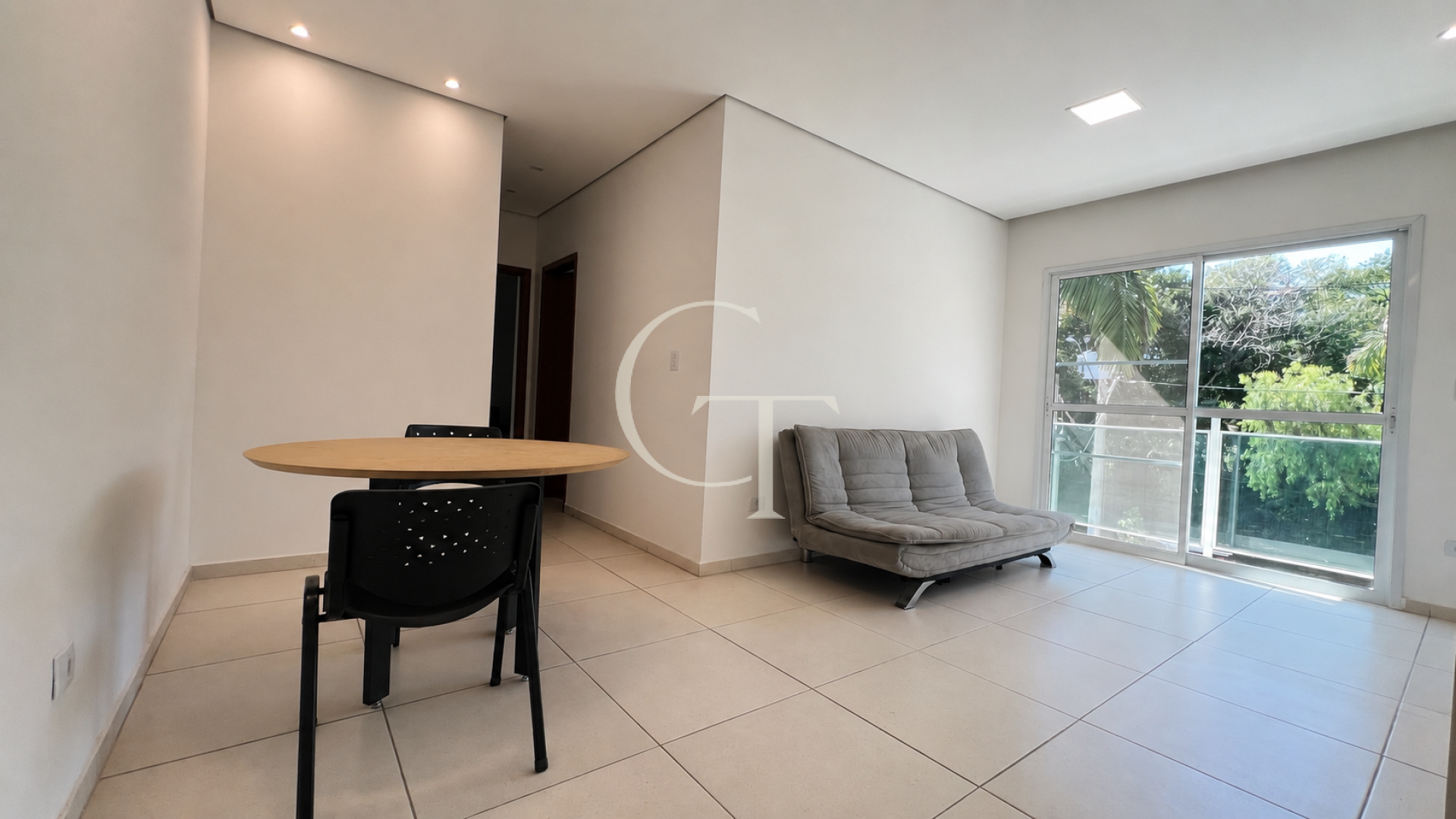 Apartamento Semimobiliado com Suíte e Ar-Condicionado para Locação no Edifício Altos do Bairro Brasil em Itu