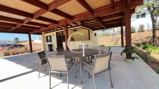 Casa para locação com 03 Suítes e Quintal no Condomínio Villas do Golfe