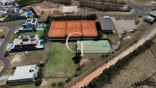 Casa para locação com 03 Suítes e Quintal no Condomínio Villas do Golfe