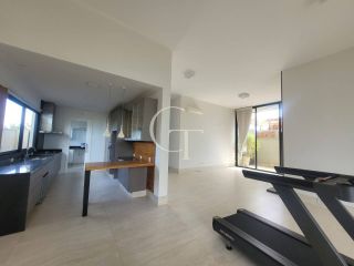Casa para locação com 03 Suítes e Quintal no Condomínio Villas do Golfe