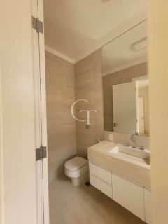 Casa para locação com 03 Suítes e Quintal no Condomínio Villas do Golfe