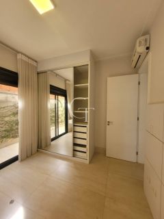Casa para locação com 03 Suítes e Quintal no Condomínio Villas do Golfe