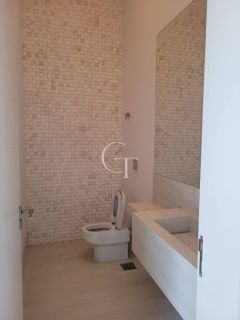 Casa para locação com 03 Suítes e Quintal no Condomínio Villas do Golfe