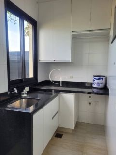 Casa para locação com 03 Suítes e Quintal no Condomínio Villas do Golfe