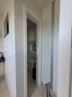 Casa para locação com 03 Suítes e Quintal no Condomínio Villas do Golfe