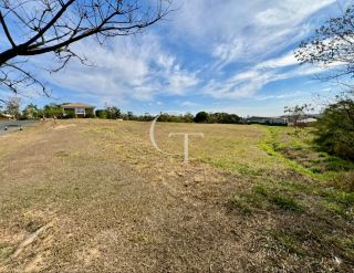Terreno de Esquina com Vista Permanente para a Mata no Terras de São José II em Itu