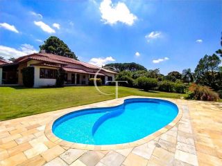 Casa no Condomínio Chácara Flórida a venda com 3 dormitórios e suíte e piscina