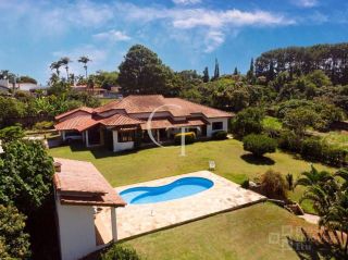 Casa no Condomínio Chácara Flórida a venda com 3 dormitórios e suíte e piscina