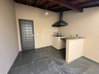Excelente casa para locacao com 3 dormitórios com 1 suíte