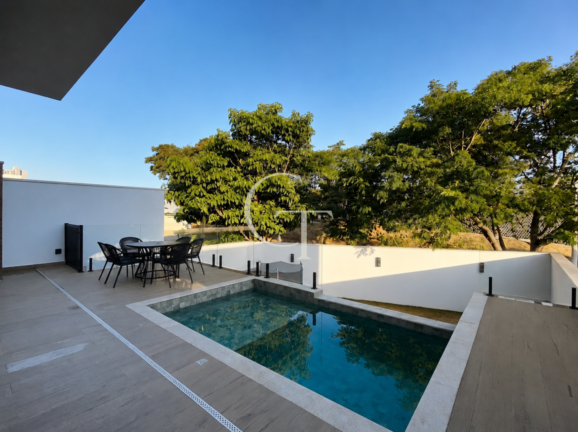Casa Térrea à Venda no Condomínio Gardenville em Itu | 3 Suítes, Piscina Aquecida e Vista Permanente para Área Verde