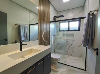 Casa Térrea à Venda no Condomínio Gardenville em Itu | 3 Suítes, Piscina Aquecida e Vista Permanente para Área Verde