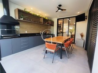 Casa Térrea à Venda no Condomínio Gardenville em Itu | 3 Suítes, Piscina Aquecida e Vista Permanente para Área Verde