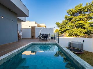 Casa Térrea à Venda no Condomínio Gardenville em Itu | 3 Suítes, Piscina Aquecida e Vista Permanente para Área Verde