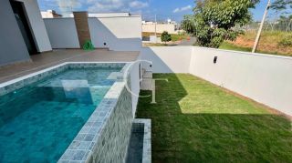 Casa Térrea à Venda no Condomínio Gardenville em Itu | 3 Suítes, Piscina Aquecida e Vista Permanente para Área Verde
