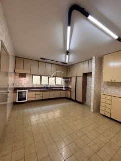 Casa a venda na cidade de Salto com 4 dormitorios