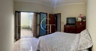 Casa para Alugar | 03 Quartos sendo 1 Suíte | Amplo Quintal | Garagem para 3 Carros