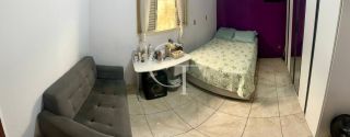 Casa para Alugar | 03 Quartos sendo 1 Suíte | Amplo Quintal | Garagem para 3 Carros