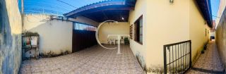 Casa para Alugar | 03 Quartos sendo 1 Suíte | Amplo Quintal | Garagem para 3 Carros
