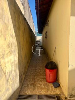 Casa para Alugar | 03 Quartos sendo 1 Suíte | Amplo Quintal | Garagem para 3 Carros