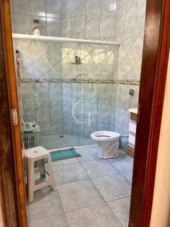 Casa para Alugar | 03 Quartos sendo 1 Suíte | Amplo Quintal | Garagem para 3 Carros