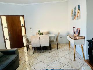 Casa para Alugar | 03 Quartos sendo 1 Suíte | Amplo Quintal | Garagem para 3 Carros