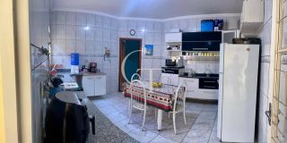 Casa para Alugar | 03 Quartos sendo 1 Suíte | Amplo Quintal | Garagem para 3 Carros