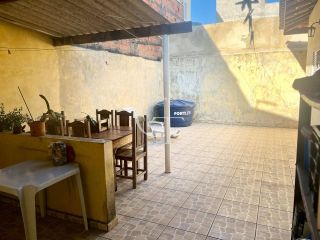 Casa para Alugar | 03 Quartos sendo 1 Suíte | Amplo Quintal | Garagem para 3 Carros