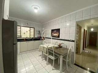 Sobrado para Vender com 04 quartos sendo 01 suíte - Vila Romão em Salto