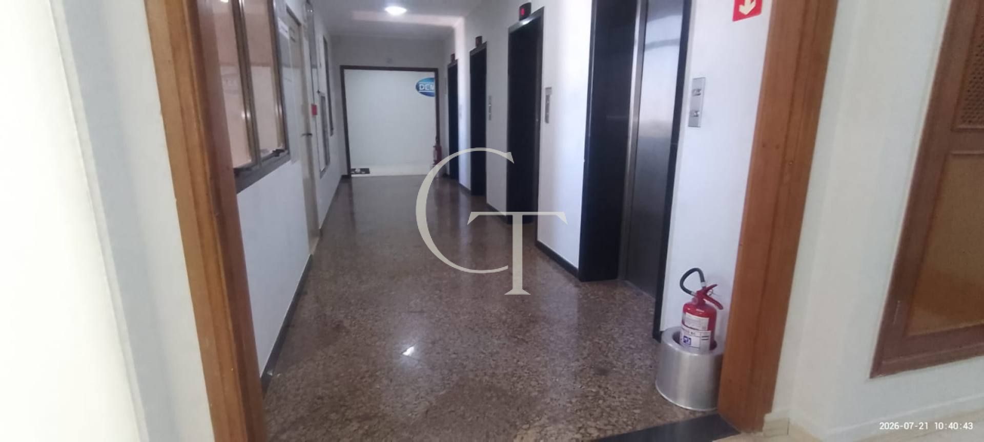 Sala comercial para Alugar com 120² com 5 salas - Localização Privilegiada
