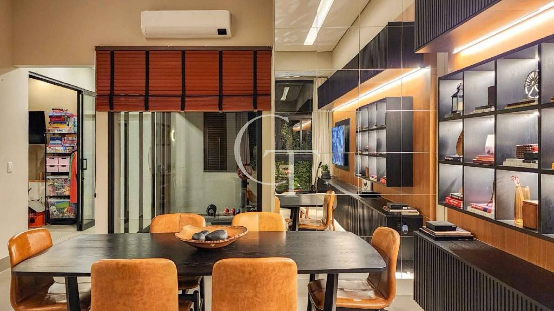 Casa de Condomínio Para Vender com 03 quartos 3 suítes no bairro Parque do Varvito em Itu