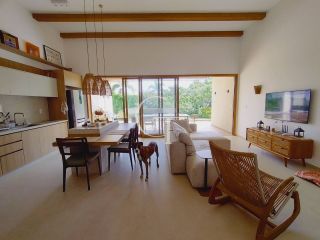 Casa para Alugar com 03 Suítes - Condomínio Villas do Golfe