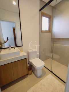 Casa para Alugar com 03 Suítes - Condomínio Villas do Golfe