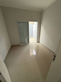 Casa Para Vender 03 Quartos sendo 01 Suíte no Condomínio Portal dos Sabiás
