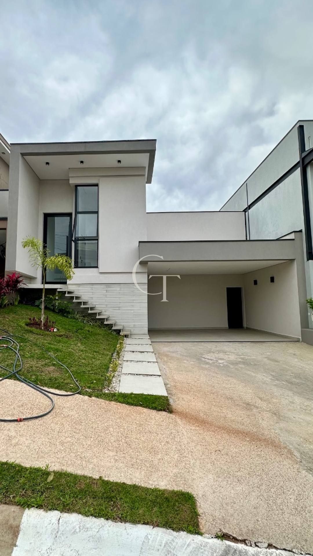 Casa Para Alugar com 3 quartos sendo 3 suítes - Residencial Garden Ville em Itu