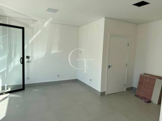 Casa Comercial para Locação com até 6 Salas, Piscina e 3 Vagas