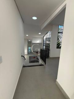 Casa Comercial para Locação com até 6 Salas, Piscina e 3 Vagas
