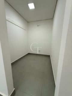 Casa Comercial para Locação com até 6 Salas, Piscina e 3 Vagas